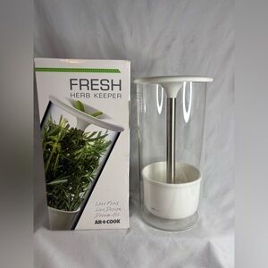 AR + Cook fresh herb keeper